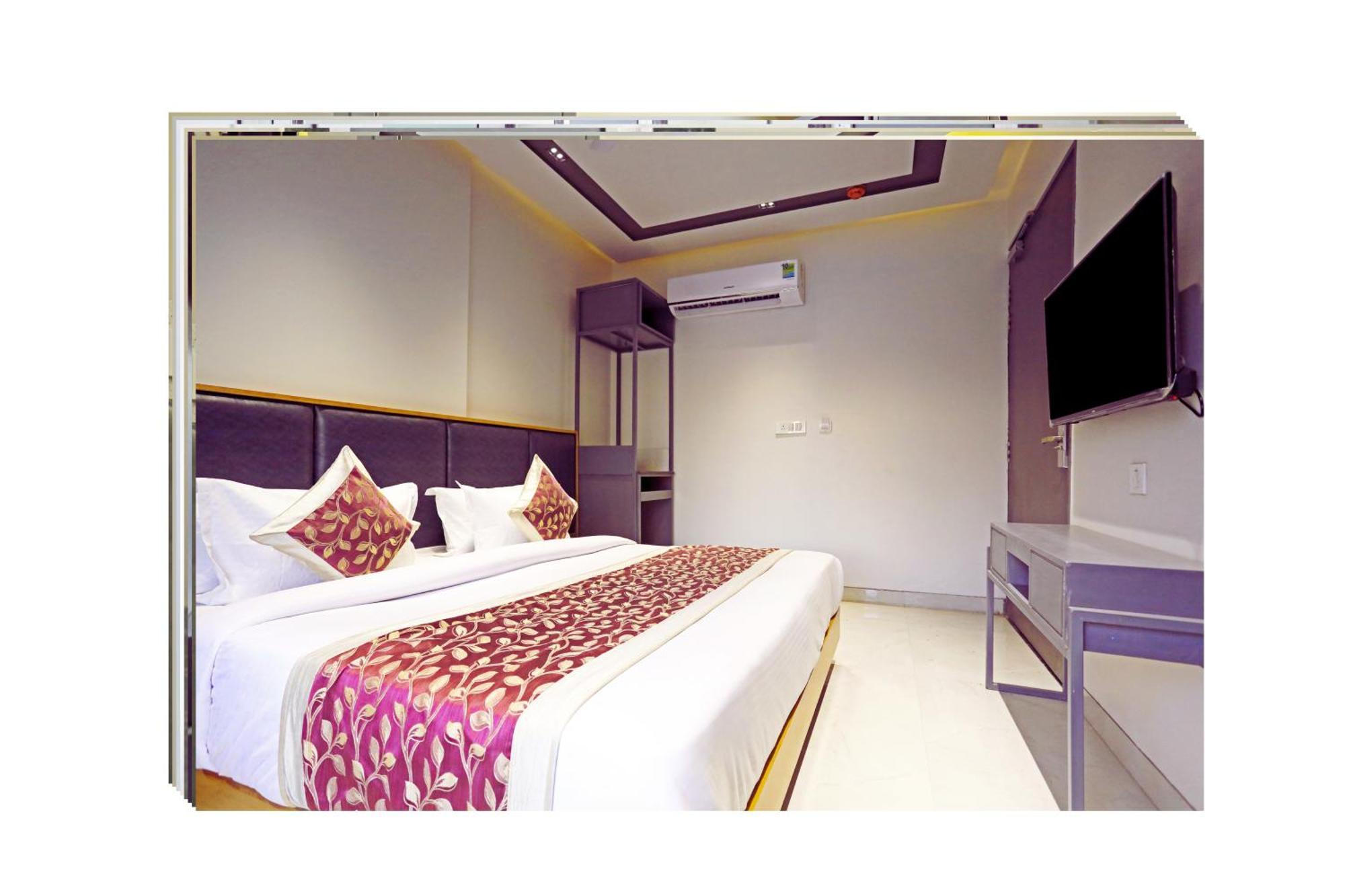 Applewood Boutique - Delhi International Airport 4*